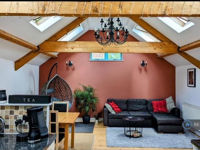 Fully Furnished Sydenham Lane. 2 bed detached house to rent £2,395 pcm £553 pw