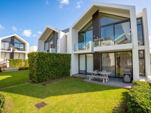 Fully Furnished Polo Village Apartment with Breathtaking Mountain Views – Val de Vie Estate