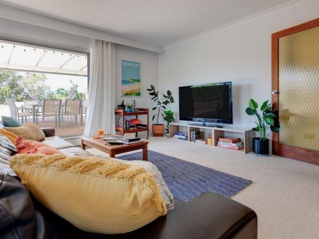Fully Furnished Penthouse Apartment in the Heart of Newport