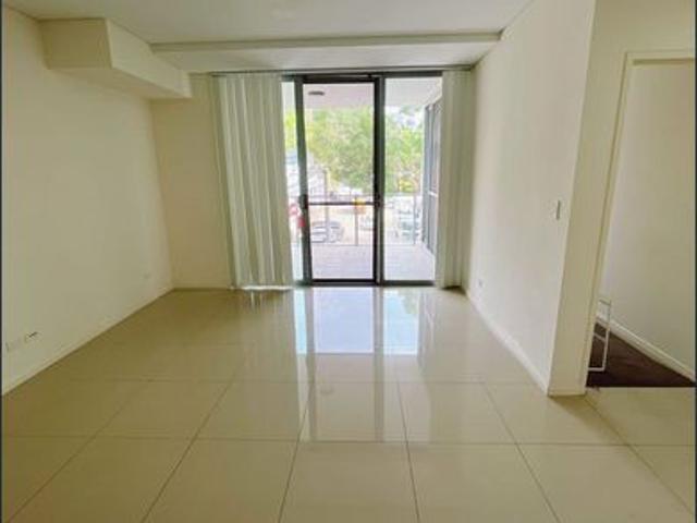 Fully Furnished Perfect 2 Bedroom Apartment Convenience & Prime Location & Transport