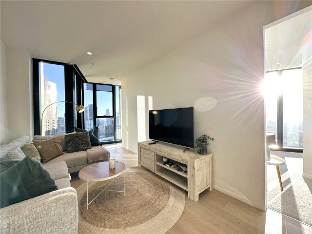FULLY FURNISHED PREMIUM TWO BEDBOOM APARTMENT LOCATED IN HEARD OF SOUTHBANK
