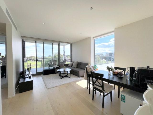FURNISHED PREMIUM TWO BEDROOM TWO CARPARK APARTMENT LOCATED IN TOORAK PPARK ARMADALE!