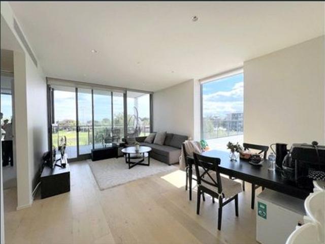 FURNISHED PREMIUM TWO BEDROOM TWO CARPARK APARTMENT LOCATED IN TOORAK PPARK ARMADALE!