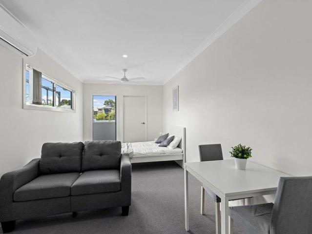 FULLY FURNISHED PRIVATE STUDIO | $410PW ALL BILLS INCLUDED | GARAGE AVAILABLE