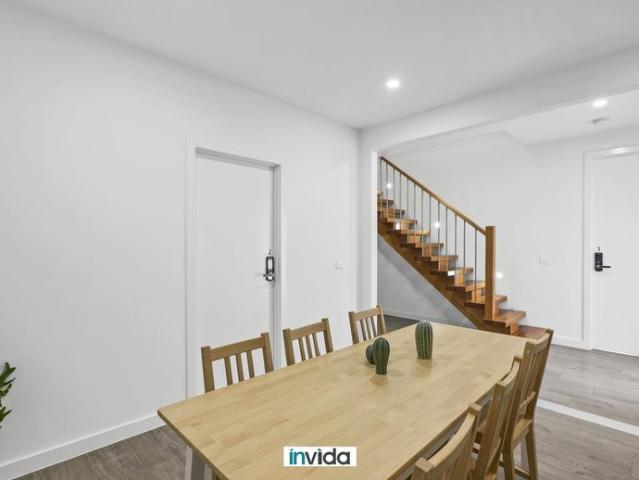 FULLY FURNISHED PRIVATE SUITE WITH YOUR OWN BATHROOM MOVE IN READY!