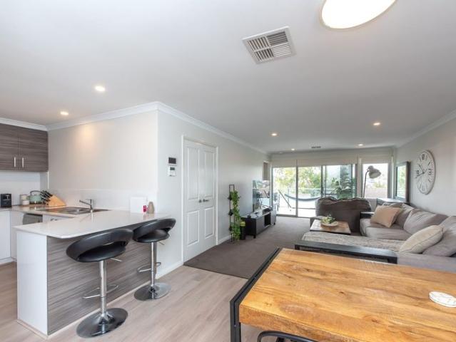 FULLY FURNISHED PROPERTY IN SCARBOROUGH READY FOR SUMMER!