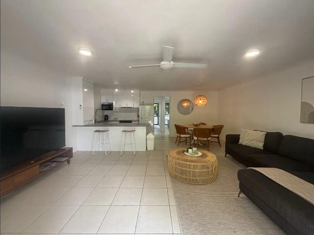 Fully furnished property walking distance to Gympie Tce