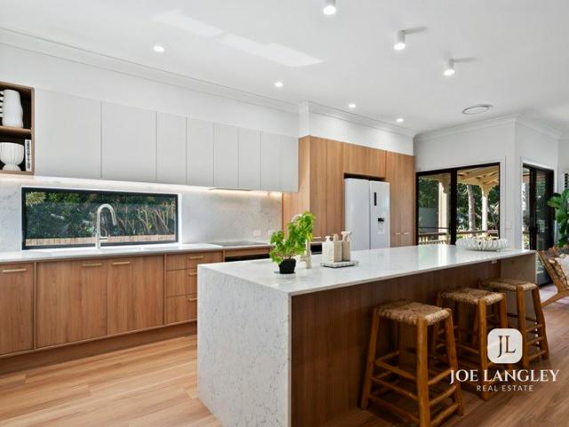 Fully Furnished Queenslander with Pool