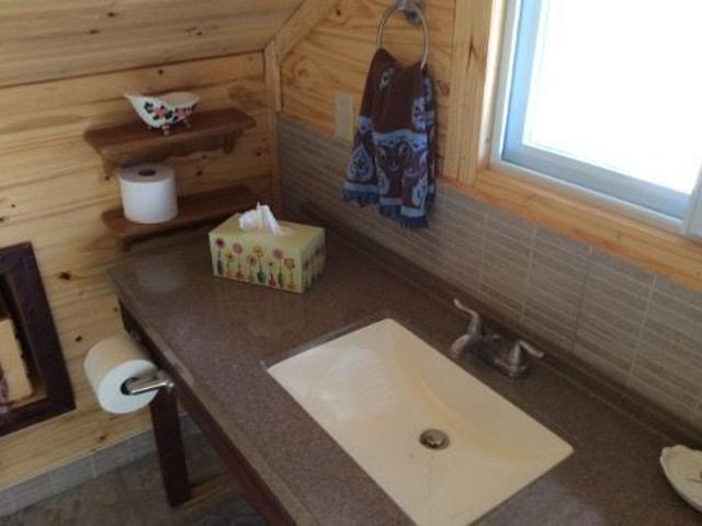 FULLY FURNISHED QUIET, COZY, INTIMATE, VERY PRIVATE WITH ALL THE AMENITIES, BEDSHEETS, BATH TOWELS, CUTLERY, CHINA — 1 Bedroom