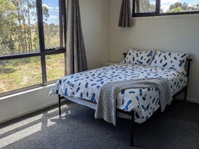 Fully furnished room with kitchenette and private bathroom available in Werribee