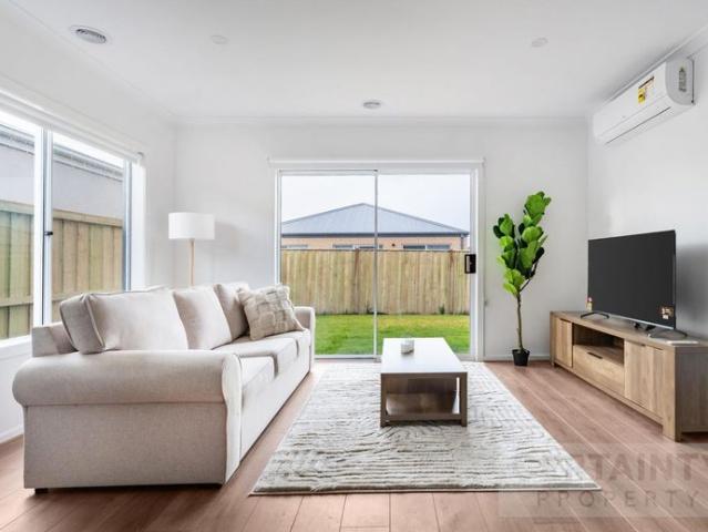 Fully Furnished Room with Private Ensuite Shared living Bills included