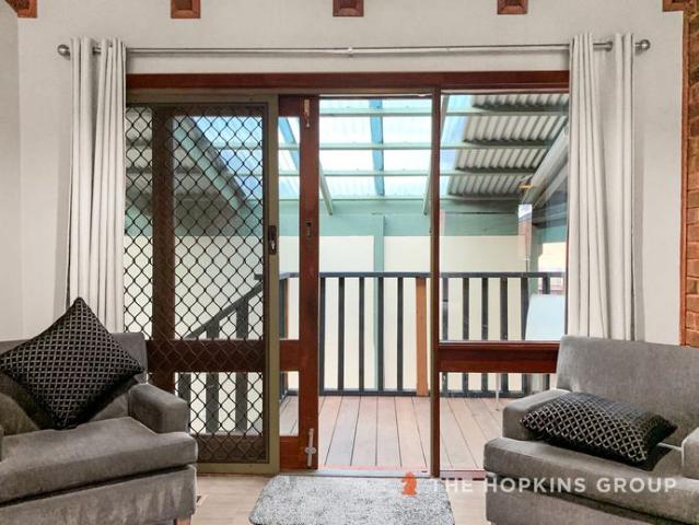 FULLY FURNISHED room available in this renovated rooming house! UITLITIES INCLUDED IN RENT!