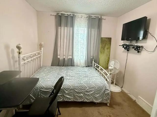 Fully Furnished room for female renter available in Saddlebrook Drive NE — 1 Bedroom Townhouse