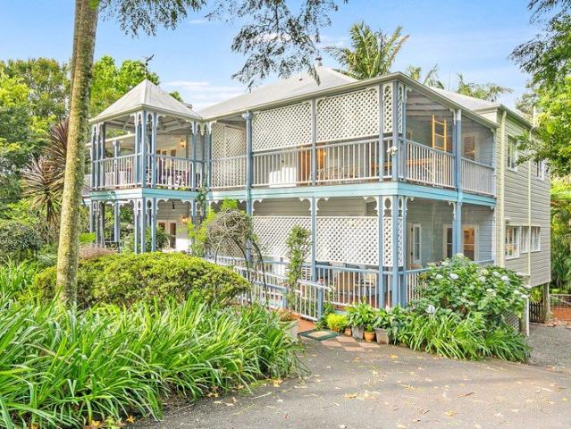 Fully Furnished Room in Beautiful Queenslander All Bills Included