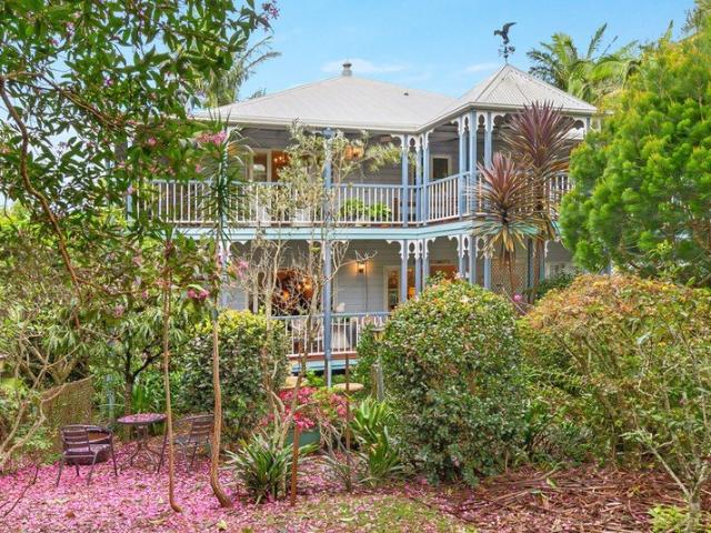 Fully Furnished Room in Beautiful Queenslander
