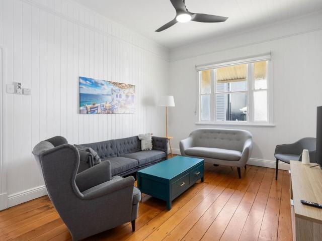 Fully Furnished Rooms for Lease All Bills Included in Spacious Shared Home