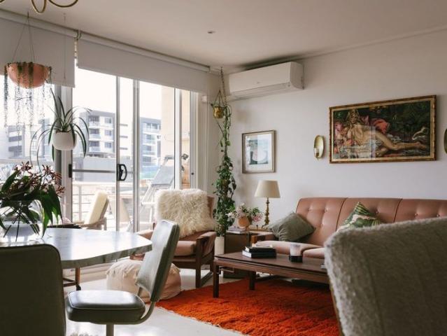 Fully Furnished Retro Abode