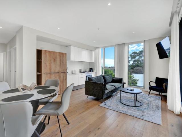 FULLY FURNISHED & READY TO MOVE IN! see furniture disclaimer below. RESIDE IN STYLE IN HAWTHORN, opposite Swinburne super convenient location!