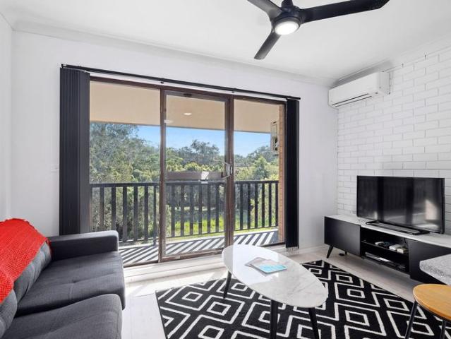 Fully Furnished Renovated Apartment in the Heart of Sawtell!