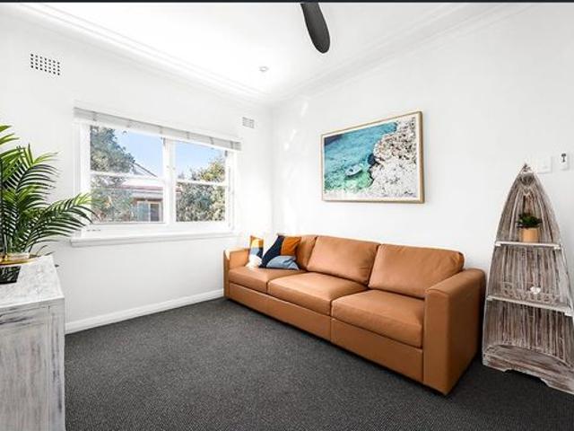 Fully Furnished Renovated beach pad, 200m to Bondi Beach Available Now