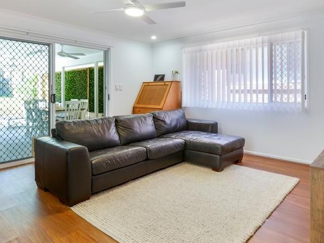 FULLY FURNISHED RENOVATED CHARMING 2 BEDROOM DUPLEX IN SOUTHPORT CBD