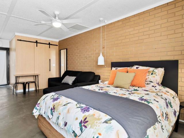 FULLY FURNISHED RENOVATED DELIGHTS!