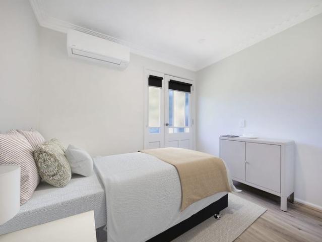FULLY FURNISHED RENOVATED ROOMS – BILLS INCLUDED! ONE ROOM AVAILABLE!