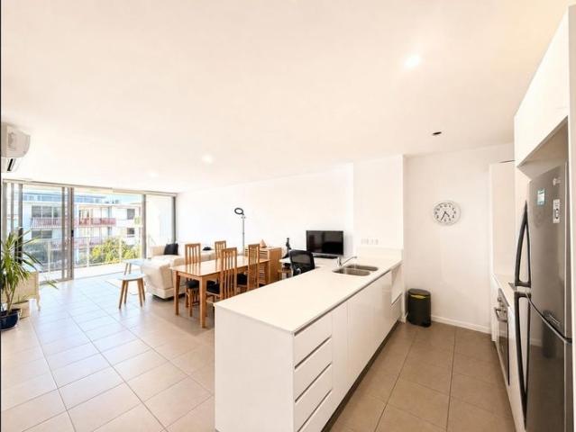 Fully Furnished Resort Style Apartment In Bundall