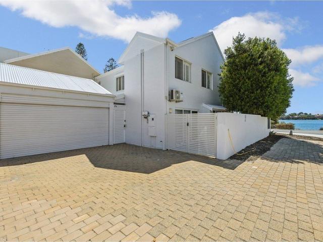 FULLY FURNISHED, RIVER FRONT, 1 MTH, 3 MTH AND 6 MTH OPTIONS AVAILABLE