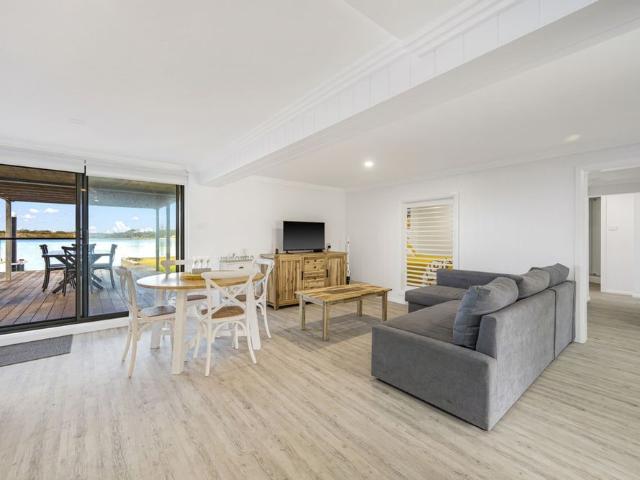 Fully Furnished River Frontage Home!