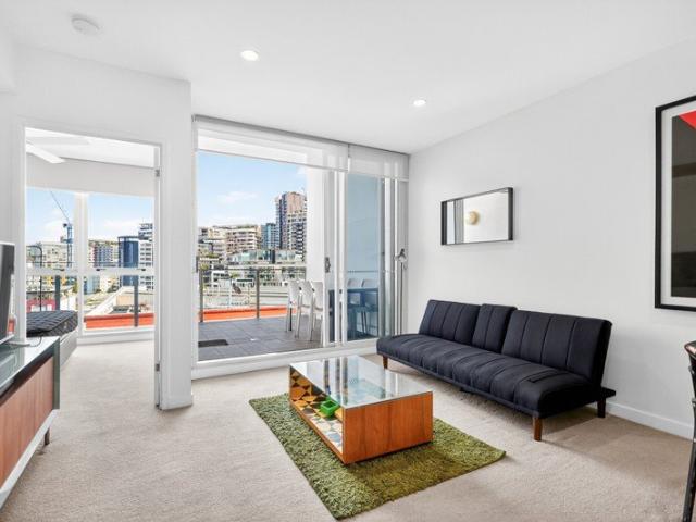 Fully Furnished Riverside Living in the Heart of Teneriffe