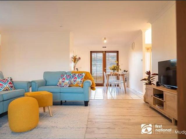 FULLY FURNISHED RIVERSIDE RETREAT