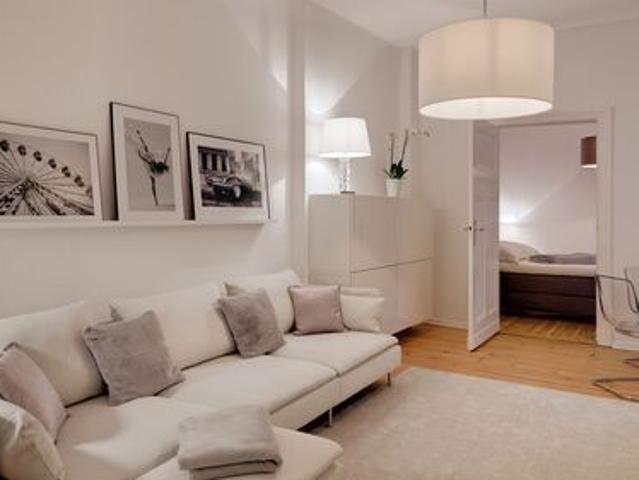 Fully furnished ! Ruhig, toll, neu & hell 2 Zi Altbau in Tiergarten am Bundesratufer !