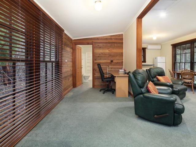 FULLY FURNISHED RURAL LIVING ONLY MINUTES FROM TOWN!