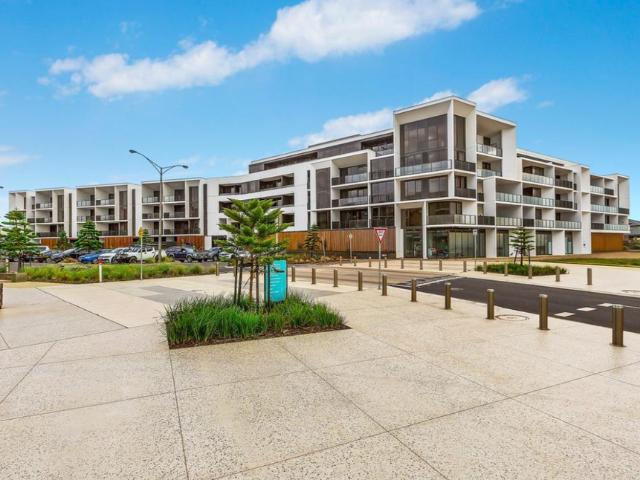 FULLY FURNISHED WATERFRONT 1 BED APARTMENT!