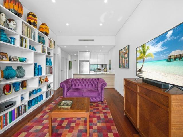 FULLY FURNISHED WATERFRONT HAVEN WITH PARK & WATER VIEWS