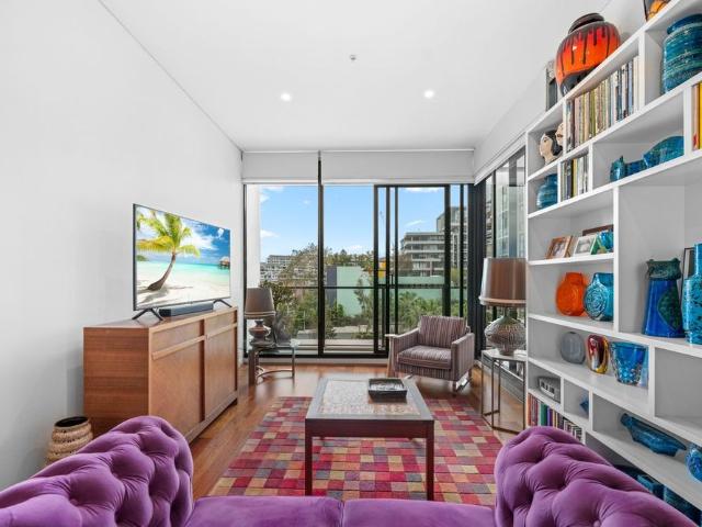 FULLY FURNISHED WATERFRONT HAVEN WITH PARK & WATER VIEWS