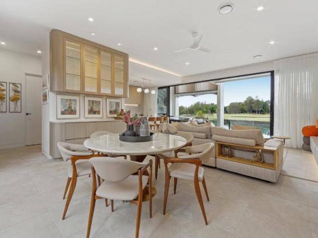 Fully Furnished Waterfront Luxury in Hope Island Resort