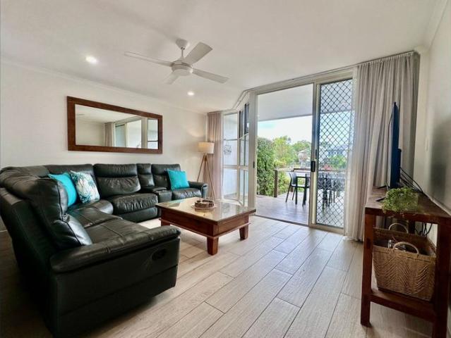 Fully Furnished Waterfront Residence Just Moments from Gympie Terrace