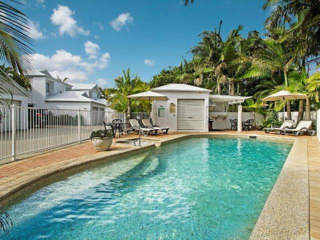 Fully Furnished Waterfront Residence Just Moments from Gympie Terrace