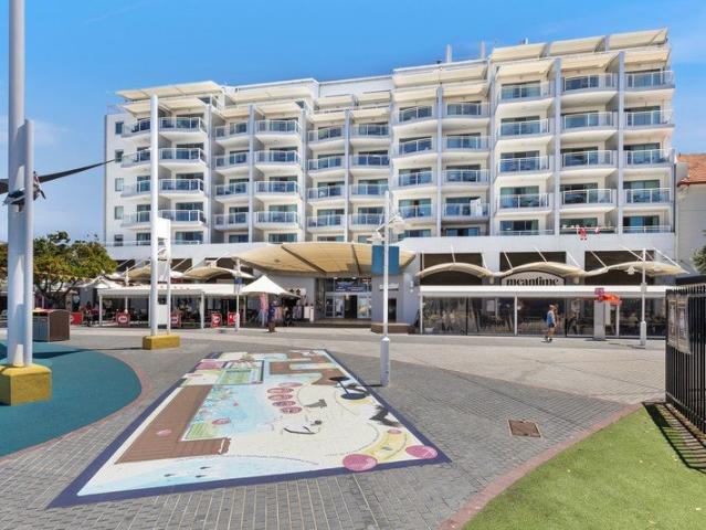 Fully Furnished Waterfront Studio Electricity Included Secure Complex Pool & Spa