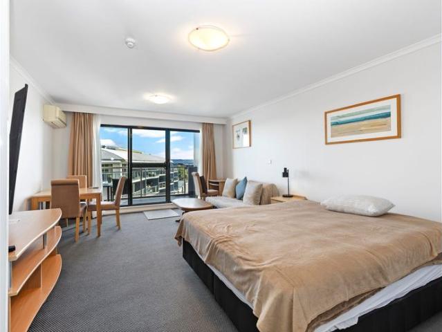 Fully Furnished Waterfront Studio – Resort Living in the Heart of The Entrance
