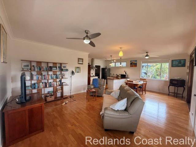 Fully furnished with walk to the water