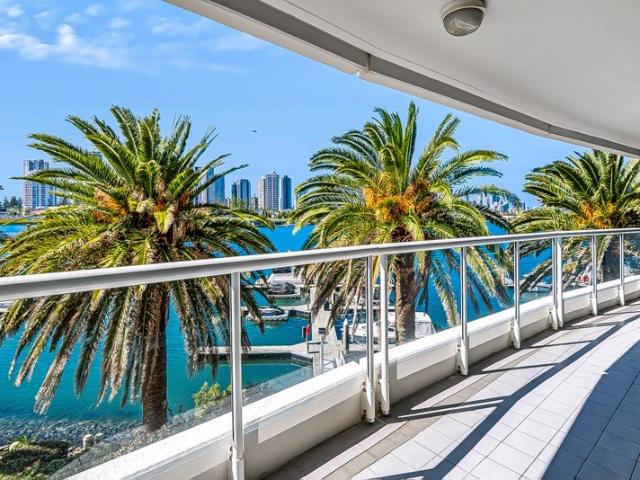 FULLY FURNISHED WITH BROADWATER VIEWS