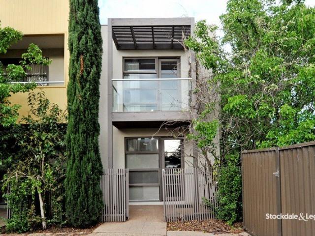 FULLY FURNISHED TOWNHOUSE OPPOSITE VICTORIA LAKE