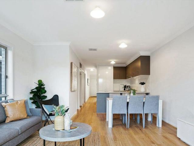 FULLY FURNISHED TOWNHOUSE | GILLES PLAINS Available Now.