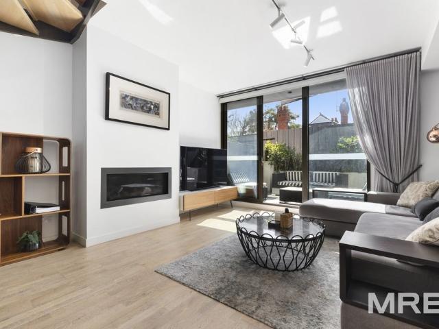 Fully furnished townhouse in blue chip South Yarra location