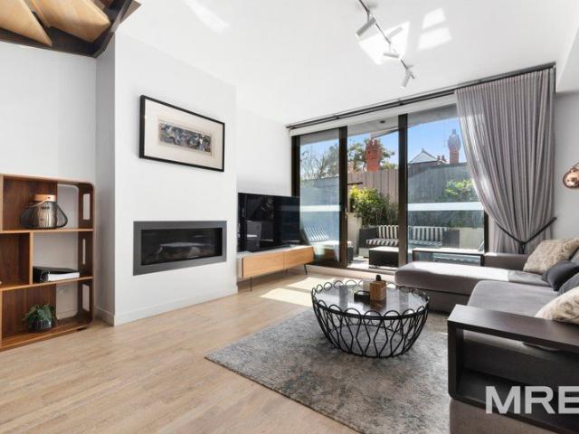 Fully furnished townhouse in blue chip South Yarra location