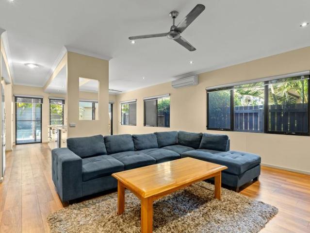 Fully Furnished Townhouse in Cable Beach Walk to the Beach!