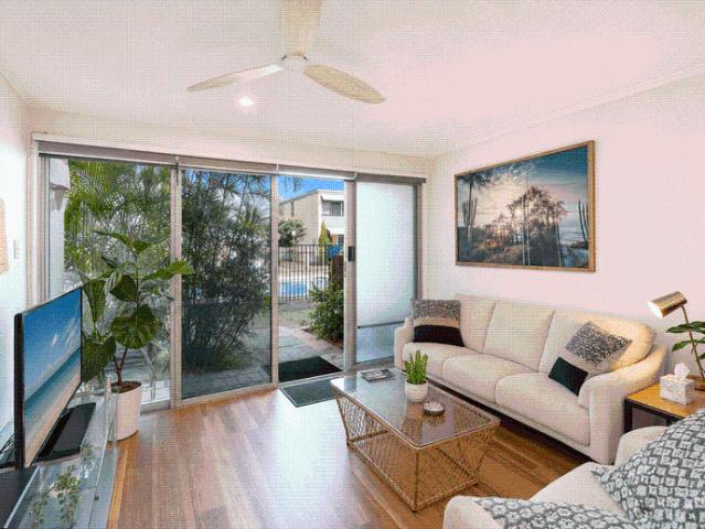 Fully Furnished Townhouse in Prime Chevron Island Location!